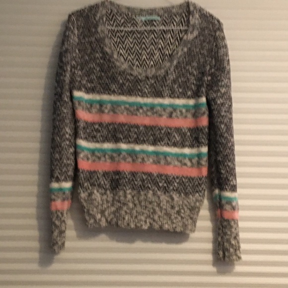 Maurices Gray and Pink Sweater Jr's size Large - Picture 4 of 5